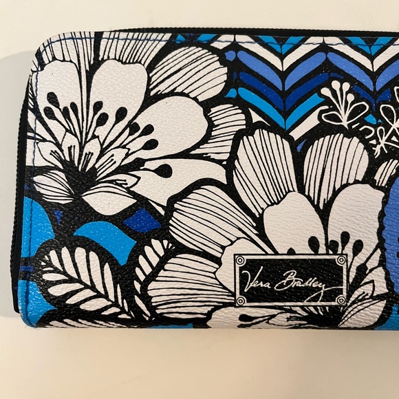 Vera Bradley Wallet - Blue Bayou - Picture 5 of 8